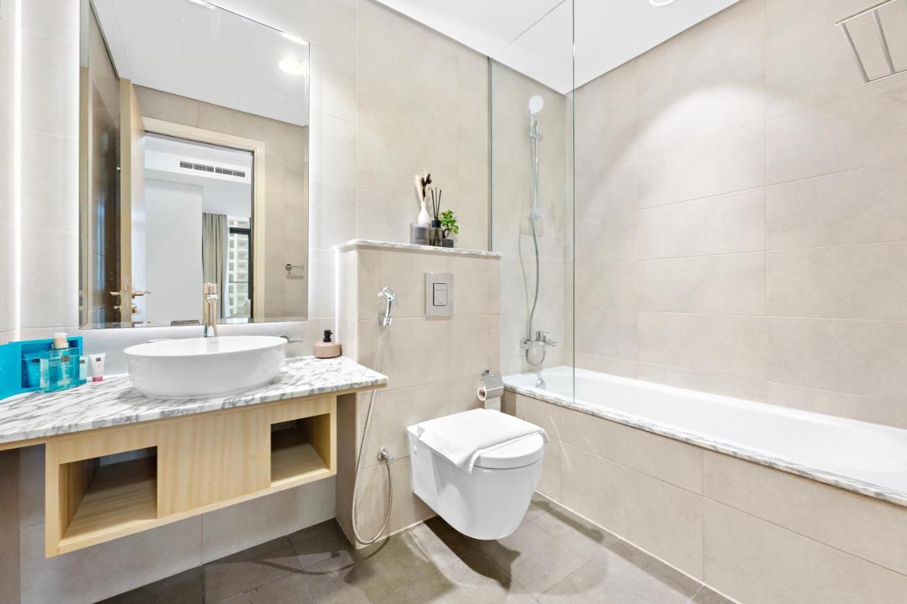 Apartment Full Burj Khalifa View Lux 2bedroom With Rooftop Pool Location In Paramount Midtown Dubai