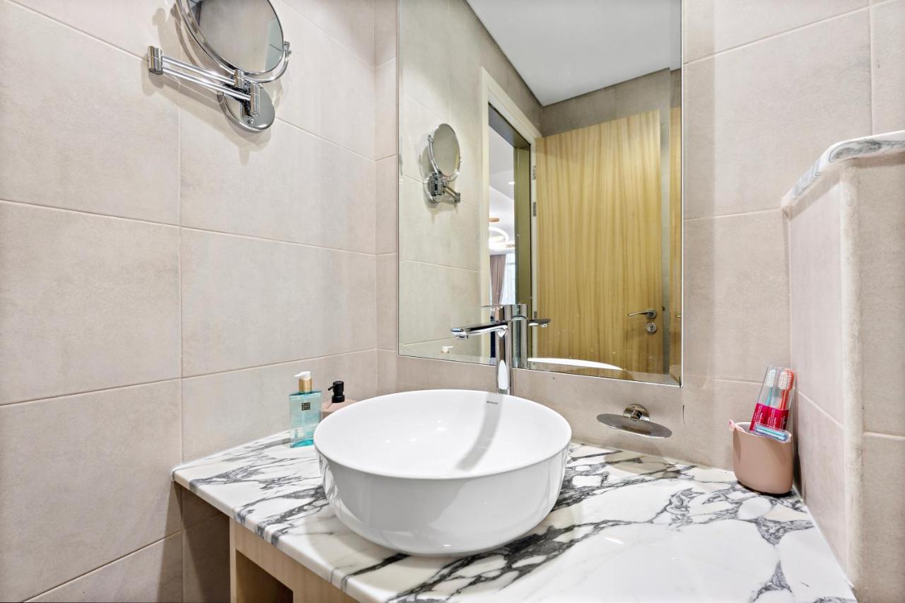 Full Burj Khalifa View Lux 2bedroom With Rooftop Pool Location In Paramount Midtown Apartment