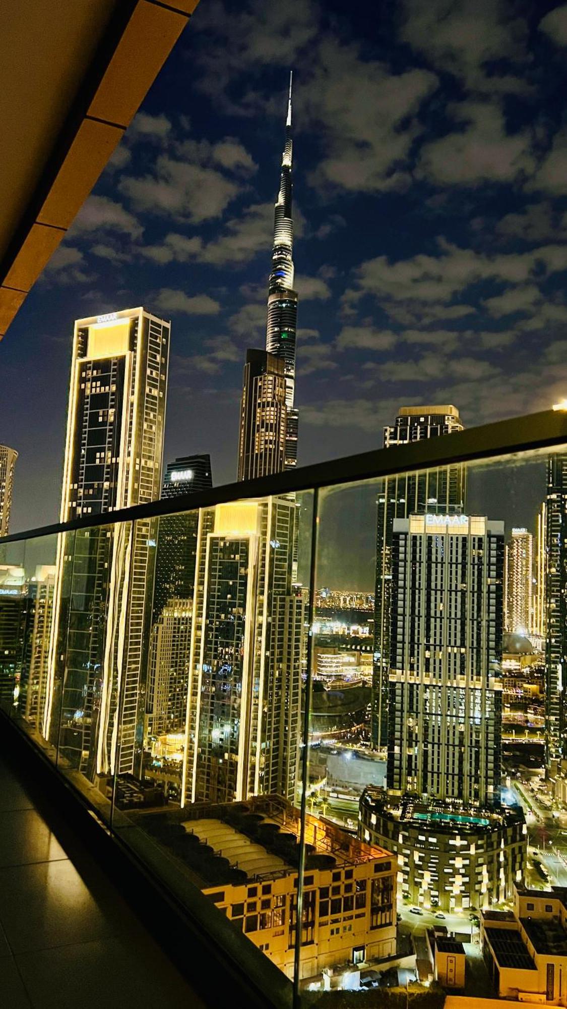 Full Burj Khalifa View Lux 2bedroom With Rooftop Pool Location In Paramount Midtown Apartment