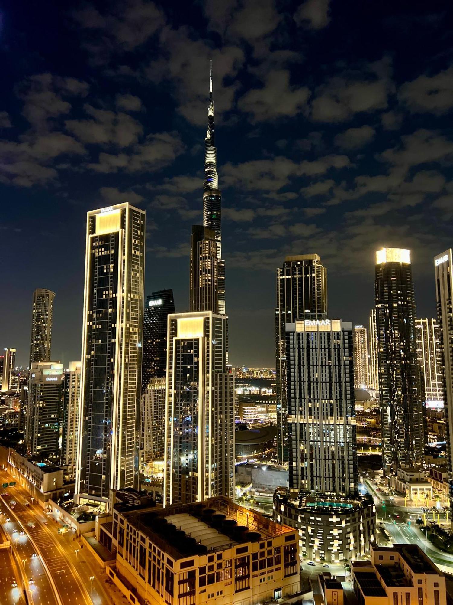 Apartment Full Burj Khalifa View Lux 2bedroom With Rooftop Pool Location In Paramount Midtown