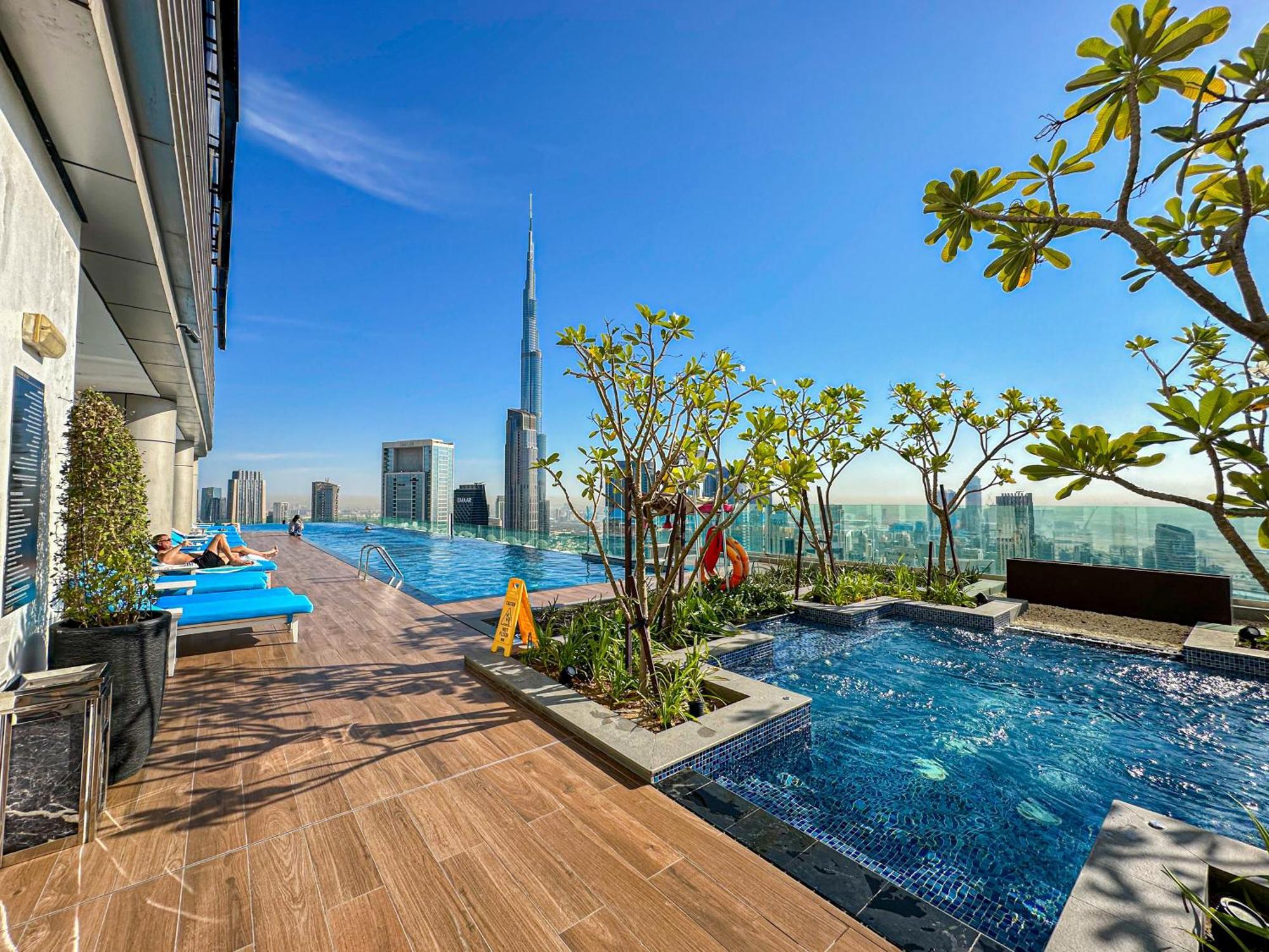 Full Burj Khalifa View Lux 2bedroom With Rooftop Pool Location In Paramount Midtown Dubai