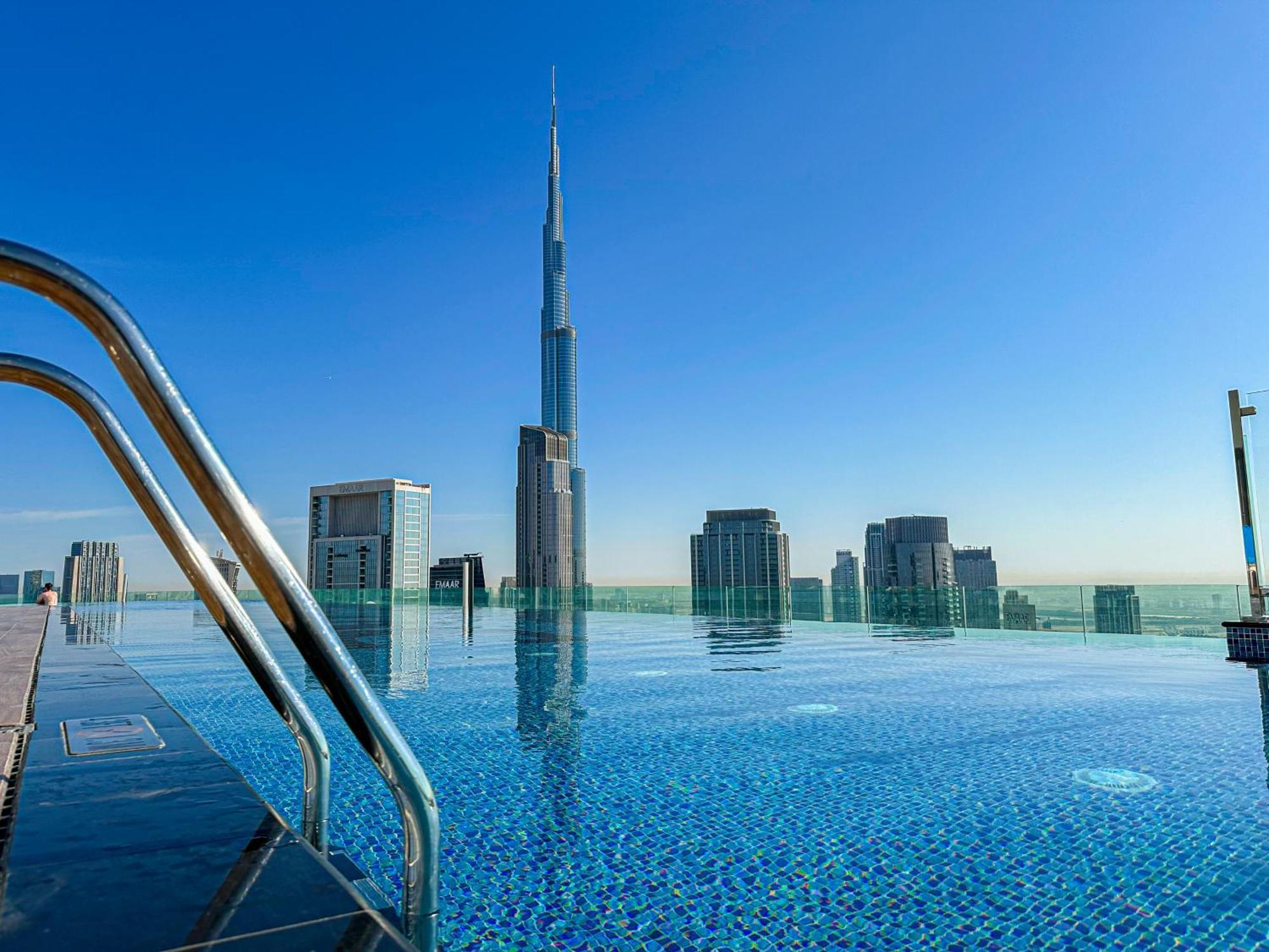 Full Burj Khalifa View Lux 2bedroom With Rooftop Pool Location In Paramount Midtown Apartment