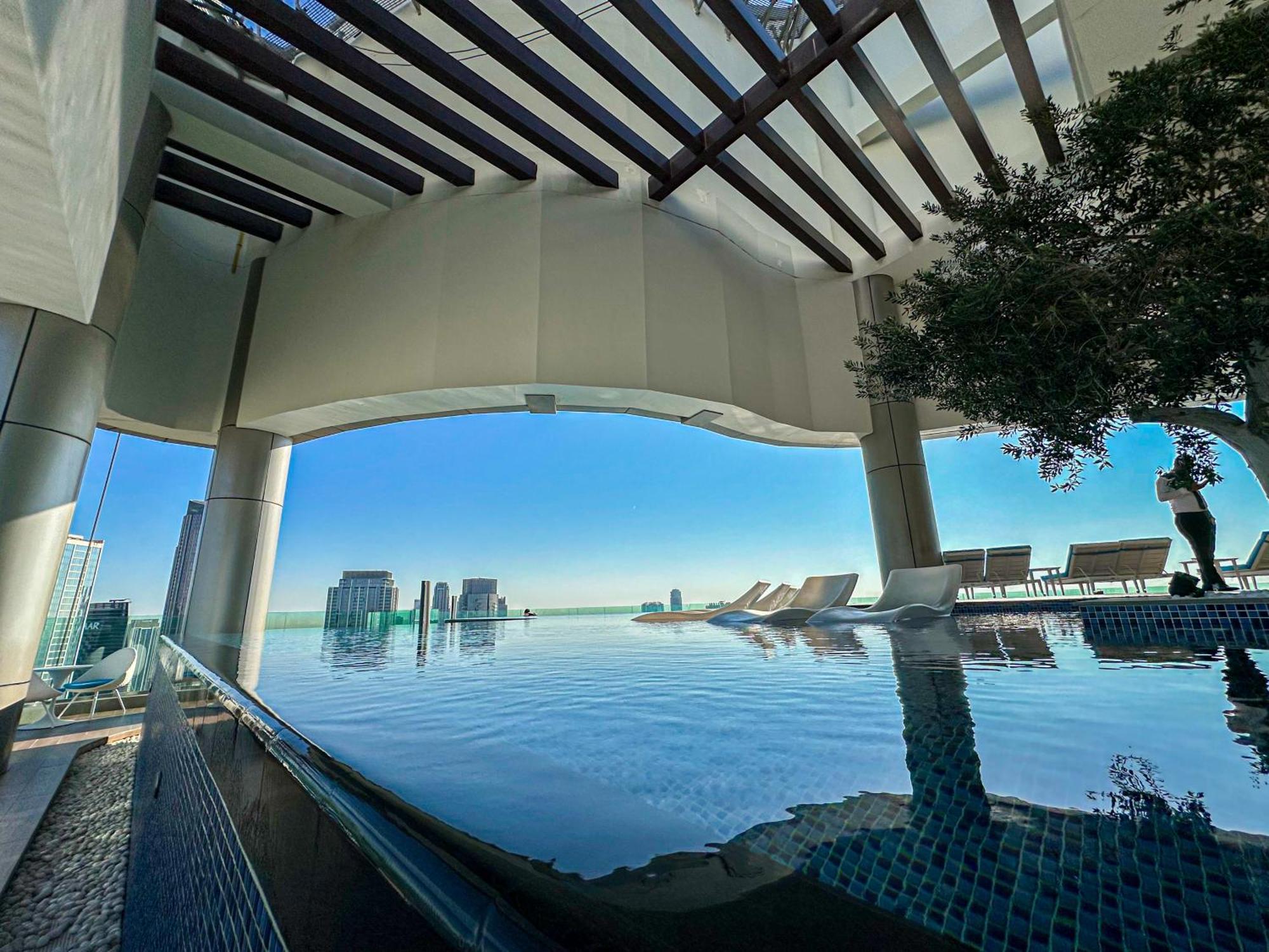 Full Burj Khalifa View Lux 2bedroom With Rooftop Pool Location In Paramount Midtown