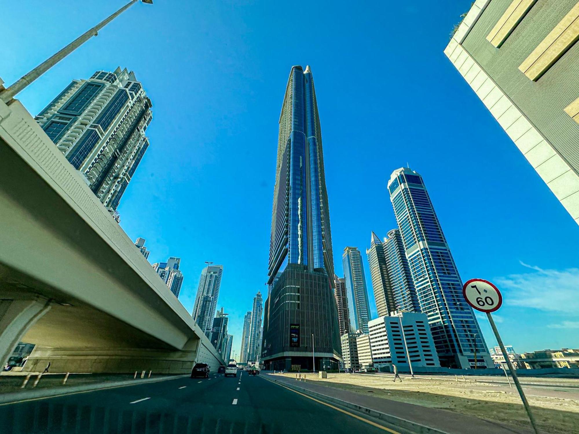 Apartment Full Burj Khalifa View Lux 2bedroom With Rooftop Pool Location In Paramount Midtown